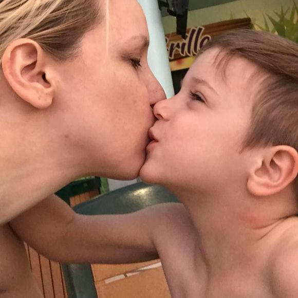 Meet your Posher, Lori - Picture 1 of 1